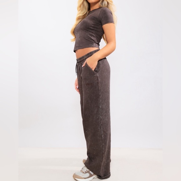 PLT PrettyLittleThing set. Sweatpants and t-shirt - Picture 1 of 6